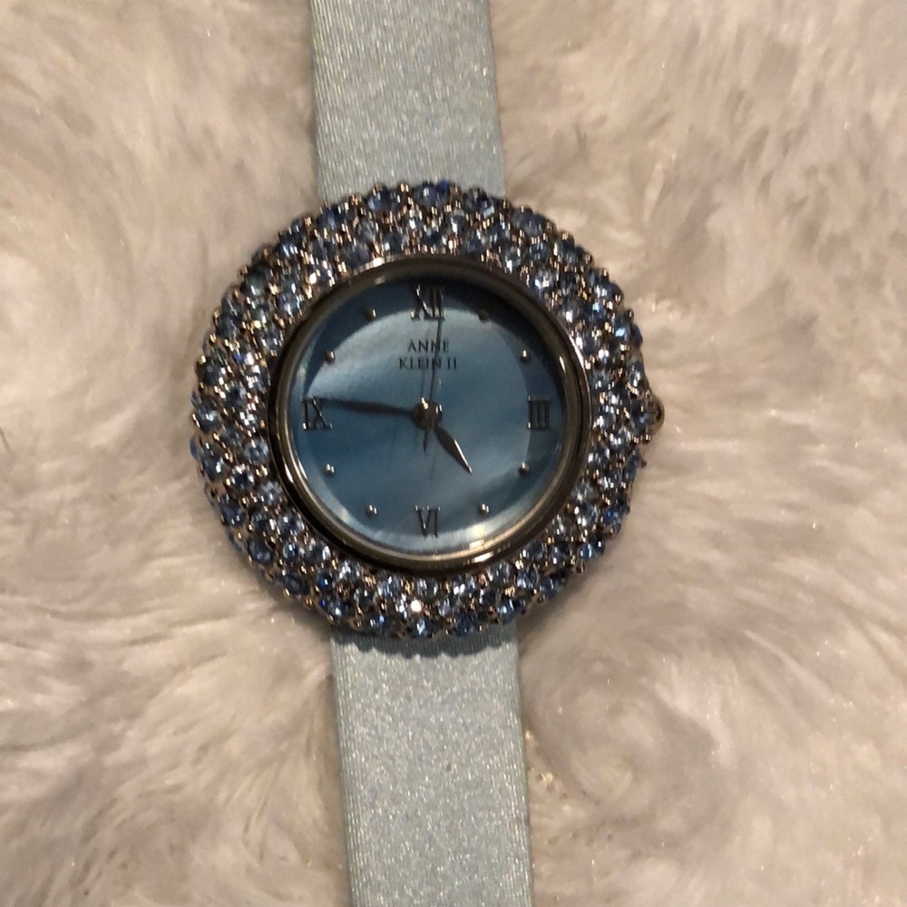 ⭐️⭐️Anne Klein Crystal Embellished Watch⭐️⭐️